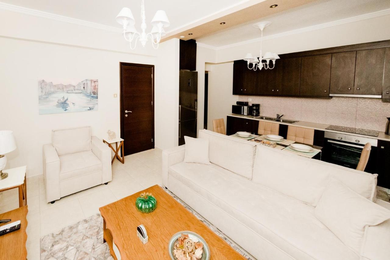 Best House, Ellinou Stratiotou, Ayia, Patra Esterno foto